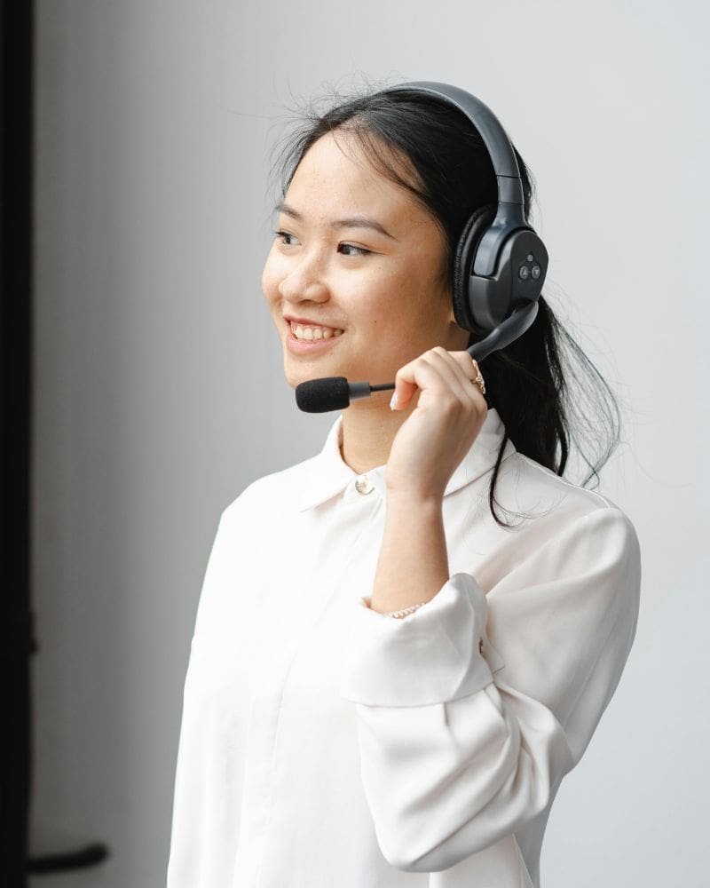 a Filipino customer service virtual assistant in a call