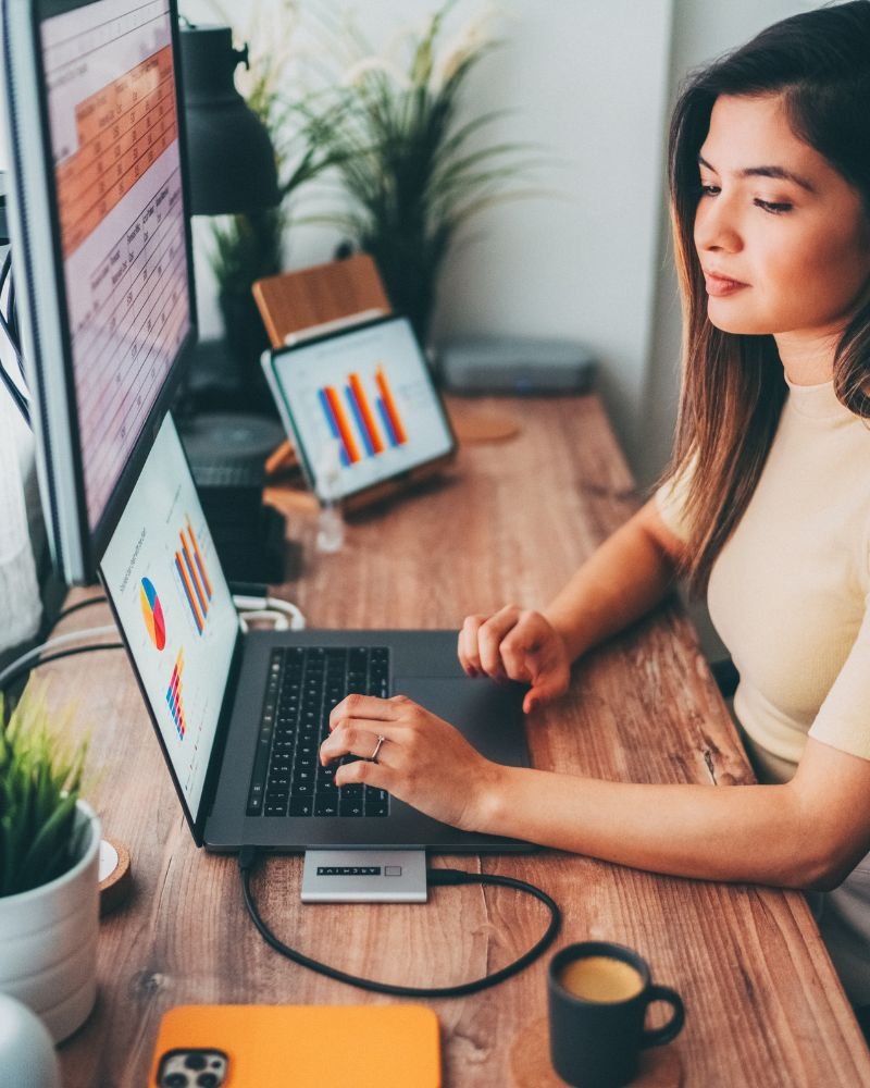 ecommerce virtual assistant checking online store sale