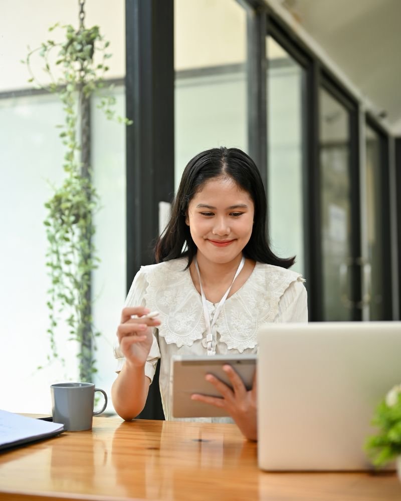 virtual admin assistant happily working on a task