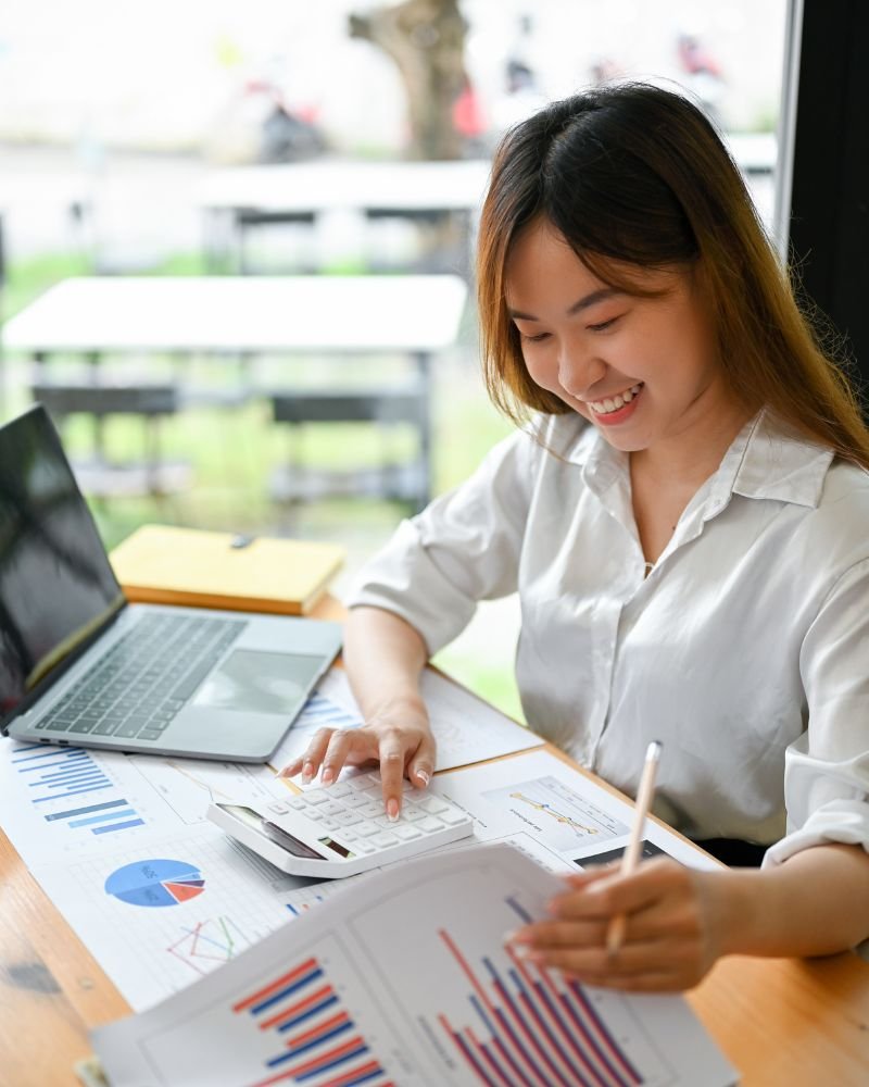 virtual admin assistant talking with their client online